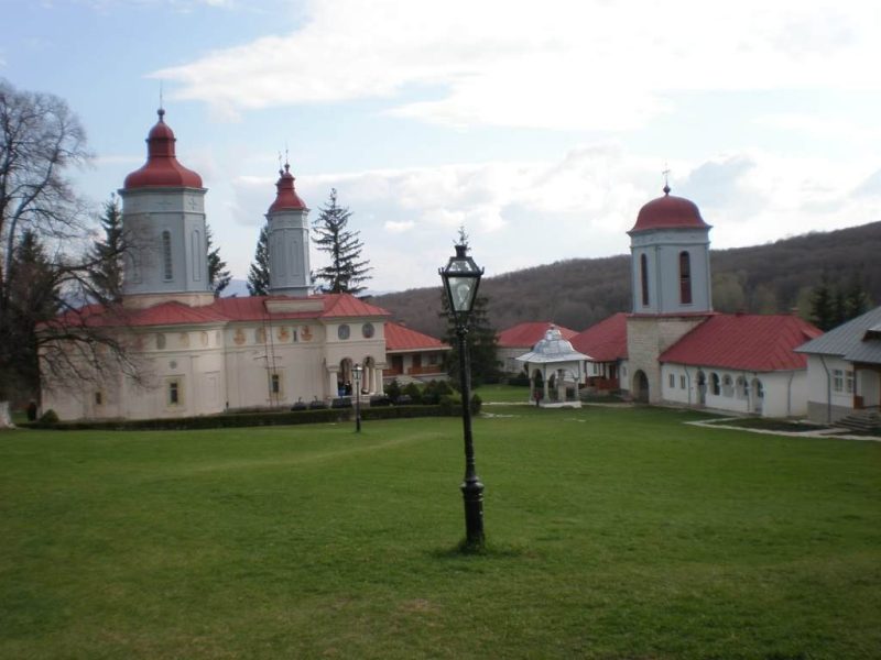 Valea-Buzaului_Manastirea-Valea-Buzaului_Ciolanu-800x600 Valea Buzaului_Manastirea-Valea Buzaului_Ciolanu