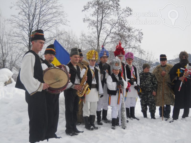 Tradiții-străvechi-de-Crăciun-printre-Crai-și-Pițărăi-1-800x600 Crăciun în Valea Jiului