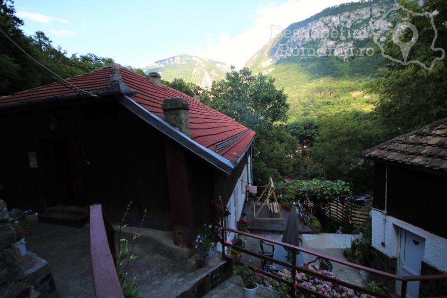 Cazare-la-Casa-Rădoi-din-Băile-Herculane-Caras-Severin-Valea-Cernei14-900x600 Cazare la Casa Rădoi din Băile Herculane - Caras-Severin - Valea Cernei(14)