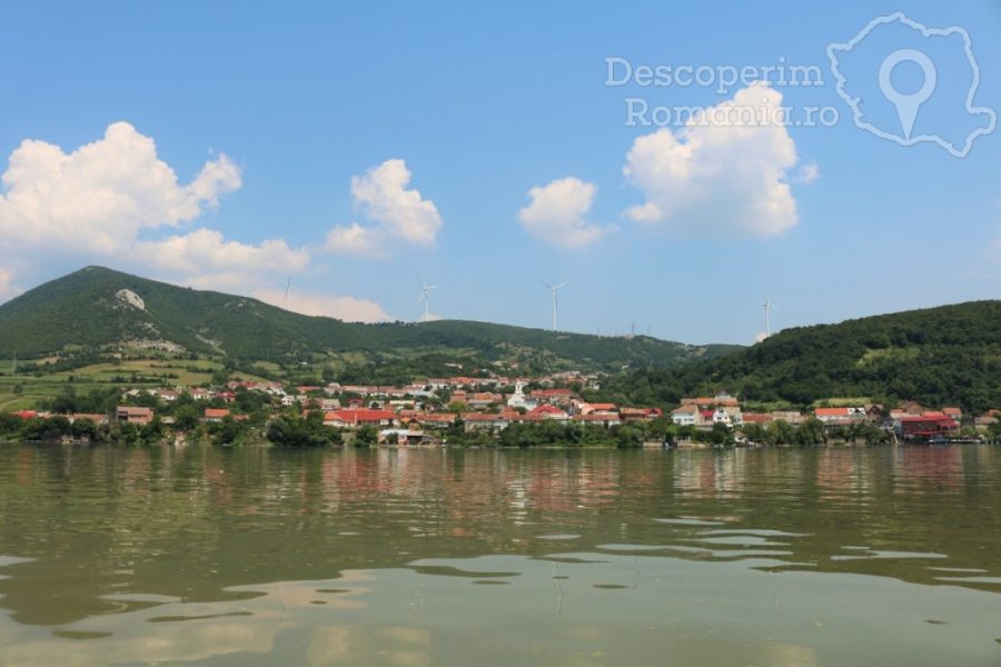 Cazare-la-Pensiunea-Danubio-din-Coronini-Caras-Severin-Cazanele-Bunarii-100-900x600 Cazare la Pensiunea Danubio din Coronini - Caras - Severin - Cazanele Bunarii (100)