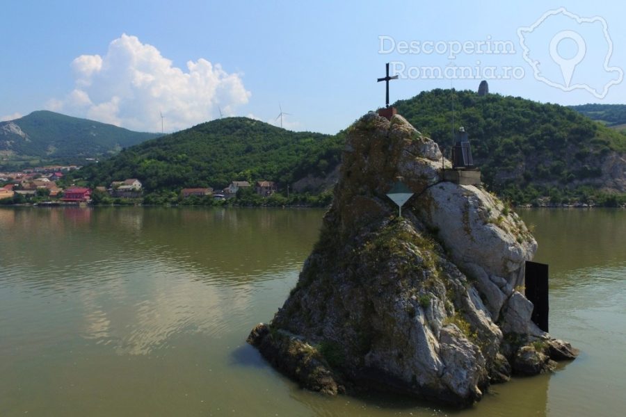 Cazare-la-Pensiunea-Danubio-din-Coronini-Caras-Severin-Cazanele-Bunarii-103-900x600 Cazare la Pensiunea Danubio din Coronini - Caras - Severin - Cazanele Bunarii (103)