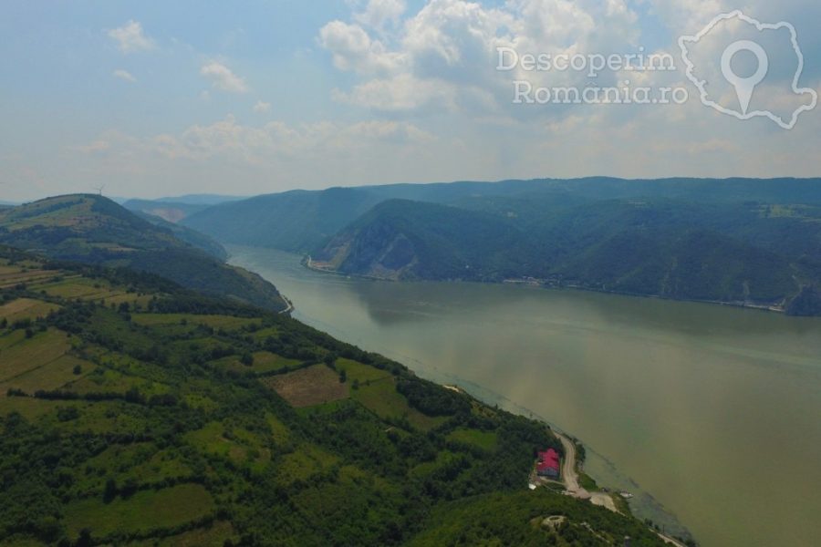 Cazare-la-Pensiunea-Danubio-din-Coronini-Caras-Severin-Cazanele-Bunarii-104-900x600 Cazare la Pensiunea Danubio din Coronini - Caras - Severin - Cazanele Bunarii (104)