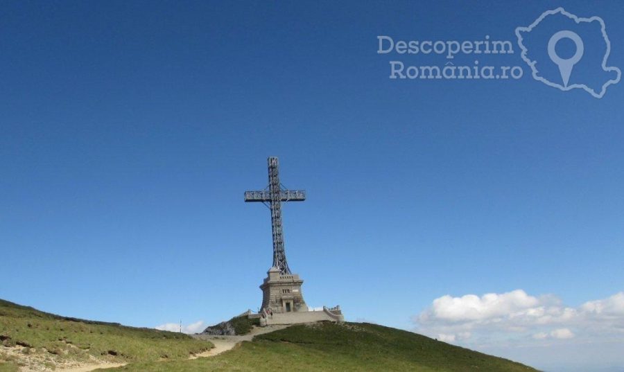 Crucea-Caraiman-cel-mai-inalt-monument-amplasat-pe-un-varf-de-munte-1-900x537 Crucea Caraiman - cel mai înalt monument amplasat pe un vârf de munte